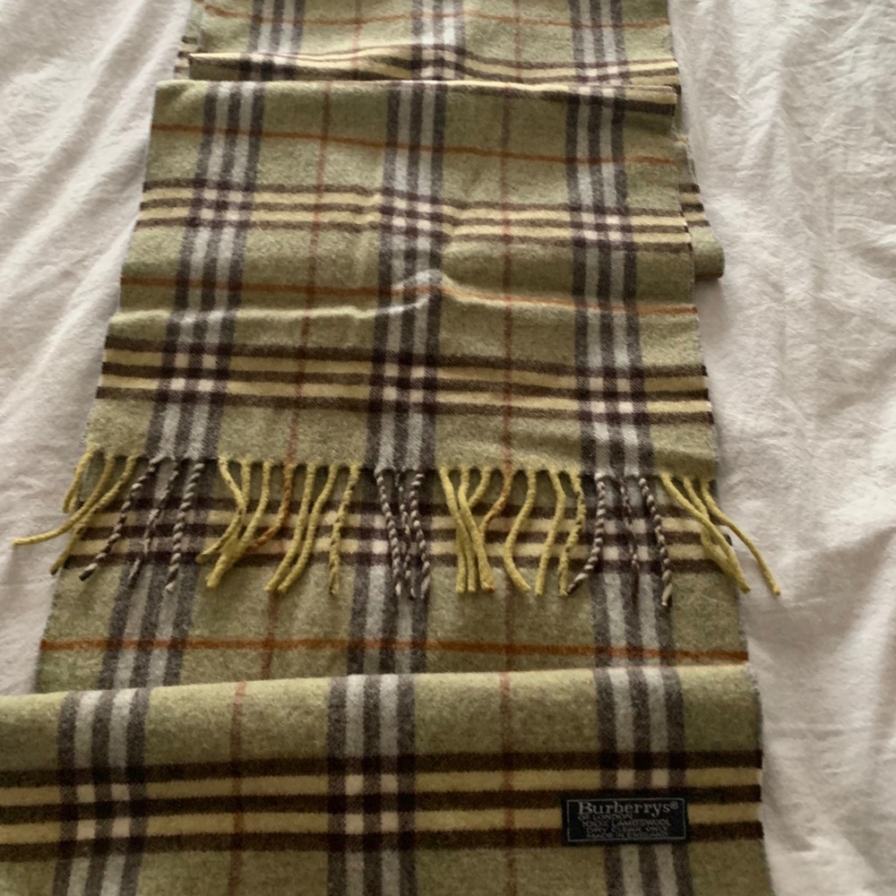 Burberry Scarve - Picture 3 of 4